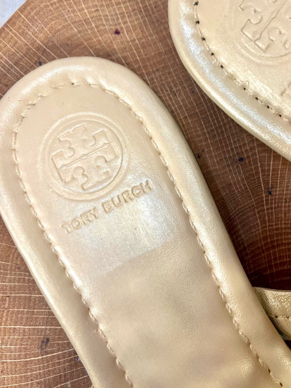 Tory Burch Miller Metallic Champagne Gold Leather Thong Sandals Size 9 - Picture 12 of 15